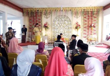 Gubernur Bengkulu Rohidin Mersyah menghadiri akad nikah Putri Sekda Kaur