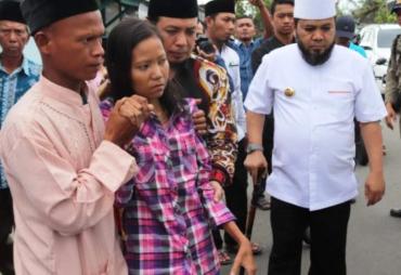 Walikota Helmi yang didampingi Wawali Dedy Wahyudi turun langsung mengantar Pika untuk di rujuk ke Rumah Sakit Palembang. 