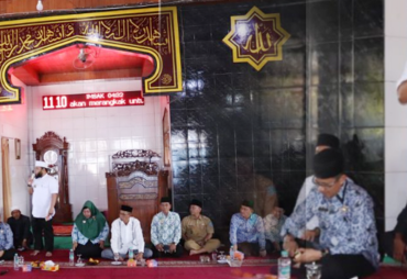 Walikota Bengkulu Helmi Hasan saat di Masjid