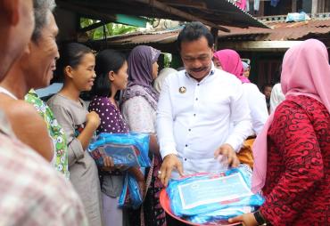 Wujud Kepedulian Masyarakat, Bupati Ferry Ramli Sambangi…