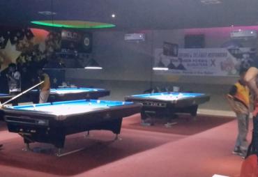 Atlet Biliar Bengkulu berlatih sebelum Pertandingan di Star Pool Billiard & Lounge Bengkulu Indah Mall. Foto/Dok: Agus Ansori