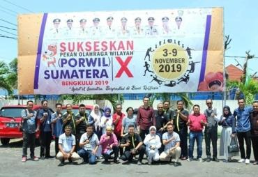 Foto Bersama para Pimpinan Media dan Diskominfo  setelah Rapat Pemantapan persiapan Porwil X Sumatra