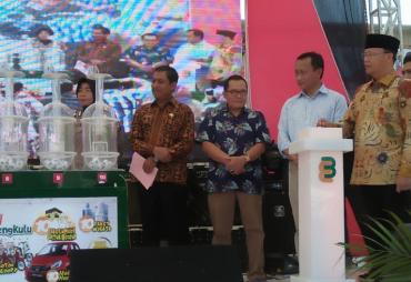 Rrosesi pengundian grand prize Bank Bengkulu menggunakan tabung silinder 16/11/2019