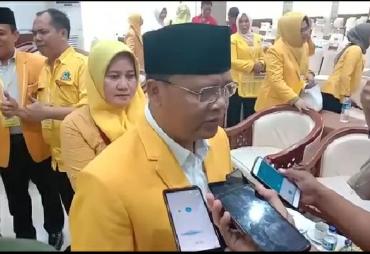 Rohidin Mersyah saat diwawancarai media