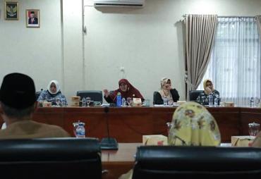 Komisi III DPRD Kota Herang dengan Disperindag
