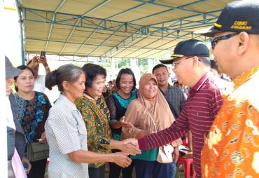 Gubernur Rohidin saat kunker di Enggano