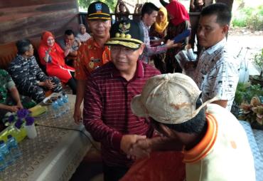 Gubernur Rohidin saat kunker di Enggano