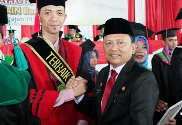 Wisudawan IAIN Diharapkan Mampu Berkontribusi Bagi Daerah