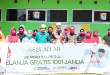 Pemkot Bengkulu Berikan Sembako melalui Program Belanja Gratis 1001 Janda