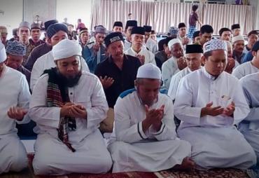 Walikota dan Masyarakat Gelar Salat Tobat