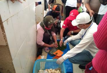 Gubernur Rohidin saat di Pasar Rakyat Muara Aman Lebong