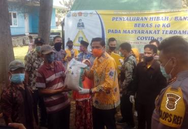 Bupati Kaur Bersama Baznas Salurkan Bantuan ke Fakir Miskin