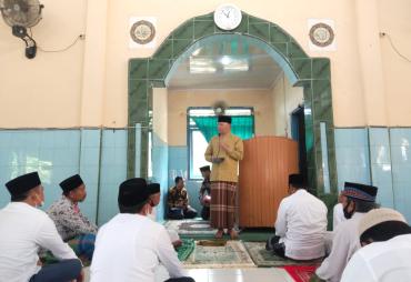 Gubernur Rohidin saat isi khutbah junat di Desa Marga Sakti Kecamatan Padang Jaya  Bengkulu Utara
