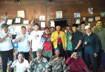 Silaturahmi di kediaman tokoh Rejang Desa Sukarami Kecamatan Air Padang