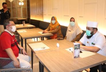 Helmi hasan di Hotel Mercure saat berencana menyewa kamar untuk tenaga medis