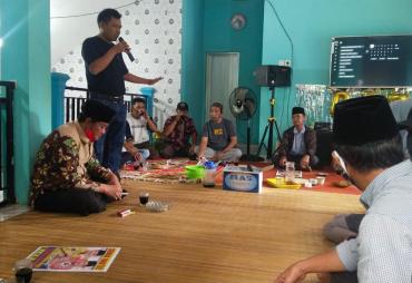 Yulian, warga Pasar Tais menyampaikan arahan