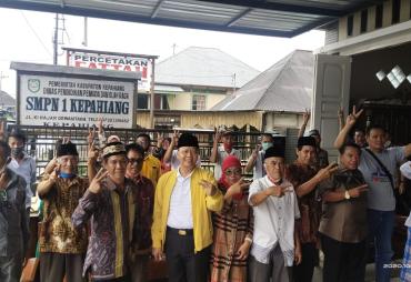 Rohidin bersama masyarakat Kecamatan Kepahiang