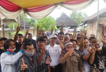 Rohidin bersama masyarakat Lebong Utara