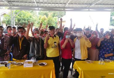 Rohidin bersama masyarakat Kaur Utara
