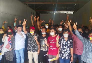 Rohidin bersama kaum milenial dan masyarakat Padang Guci Kaur