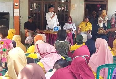Rohidin bersama masyarakat Tanjung Kemuning Kaur