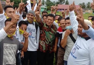 Choirul Huda bersama masyarakat Kecamatan Selagan Raya