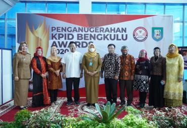 Pemprov Bengkulu Terima Penghargaan KPID Award