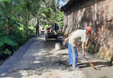 Suatu Bentuk Usaha Warga Merawat Jalan