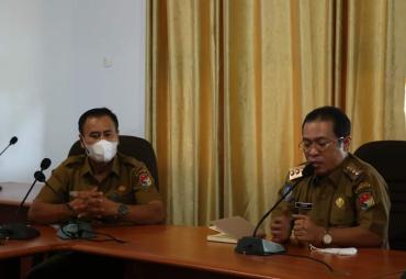 Bupati Mukomuko Sapuan saat pimpin rapat kerja
