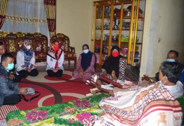 Bupati Tanggamus Datangi korban kebakaran