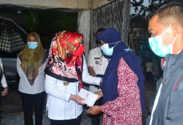 Bupati Tanggamus Datangi korban kebakaran