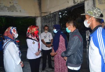 Bupati Tanggamus Datangi korban kebakaran