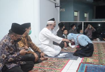 Wagub Rosjonsyah bersama santri