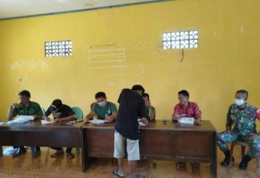Babinsa Pak Utan Kawal Penyaluran Bantuan Langsung Tunai…