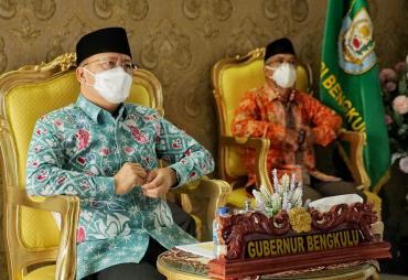 Gubernur Rohidin Ikuti Rapat Virtual