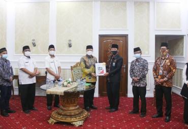 Gubernur Rohidin Serahkan  Laporan Hasil Pengawasan BPKP Semester I Tahun 2021