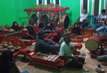 Kesenian Gamelan Pemuda-Pemudi Desa Sumber Arum Kabupaten Seluma