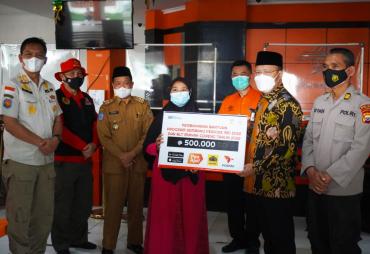 Serahkan Bantuan Pemerintah Pusat