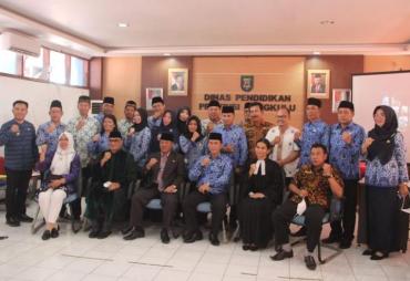 Kadisdikbud Eri Yulian Minta Kepala SMAN, SMKN & SLBN…
