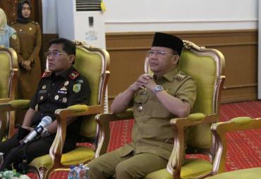 Gubernur Rohidin Mersyah