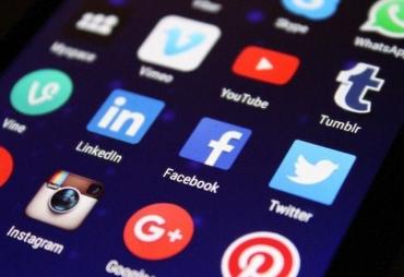 Pengaruh Media Terhadap Masyarakat dan Budaya
