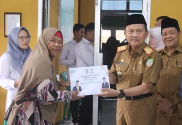 Pemprov Bengkulu bersama BAZNAS Salurkan Zakat untuk Kaum Dhuafa