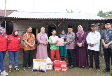 Pemkab Kepahiang Bagikan Sembako Kepada Warga Terdampak Banjir