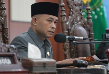 Ketua DPRD Kota Bengkulu Memimpin Rapat Paripurna