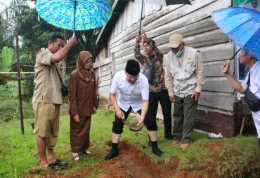 Gubernur Rohidin Bedah Rumah Warga Tanjung Anom Bengkulu Utara