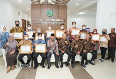 Pj Bupati Muba Beri Penghargaan Petugas BNNP Sumsel