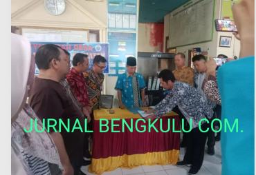 Pemdes Meranti Jaya Salurkan BLT tahap 1 Sekaligus Titik Nol Lampu Jalan dan Rabat Beton