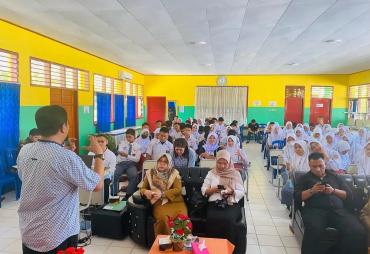 Anggota DPRD Provinsi, Usin Sosialisasikan HAM dan Demokrasi ke Siswa SMA 1 Kota Bengkulu