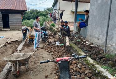 Pemdes Warung Pojok  Prioritaskan Pembangunan Infrastrukur Jalan Rabat Beton 2023
