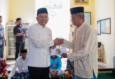 Gubernur Rohidin Bantu Pembangunan Dua Masjid di Kabupaten…